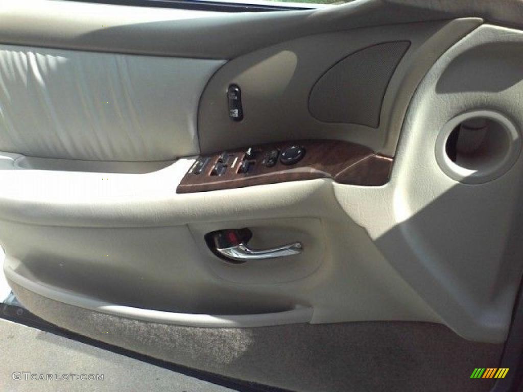 2004 Park Avenue  - Silver Blue Ice Metallic / Light Cashmere photo #11