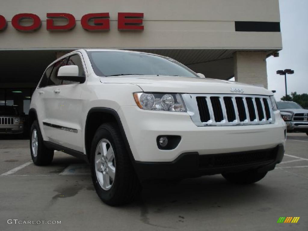 Stone White Jeep Grand Cherokee