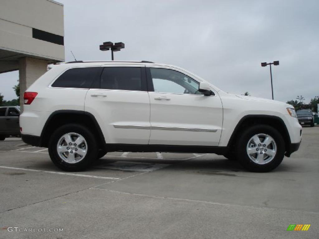 2011 Grand Cherokee Laredo 4x4 - Stone White / Dark Graystone/Medium Graystone photo #2