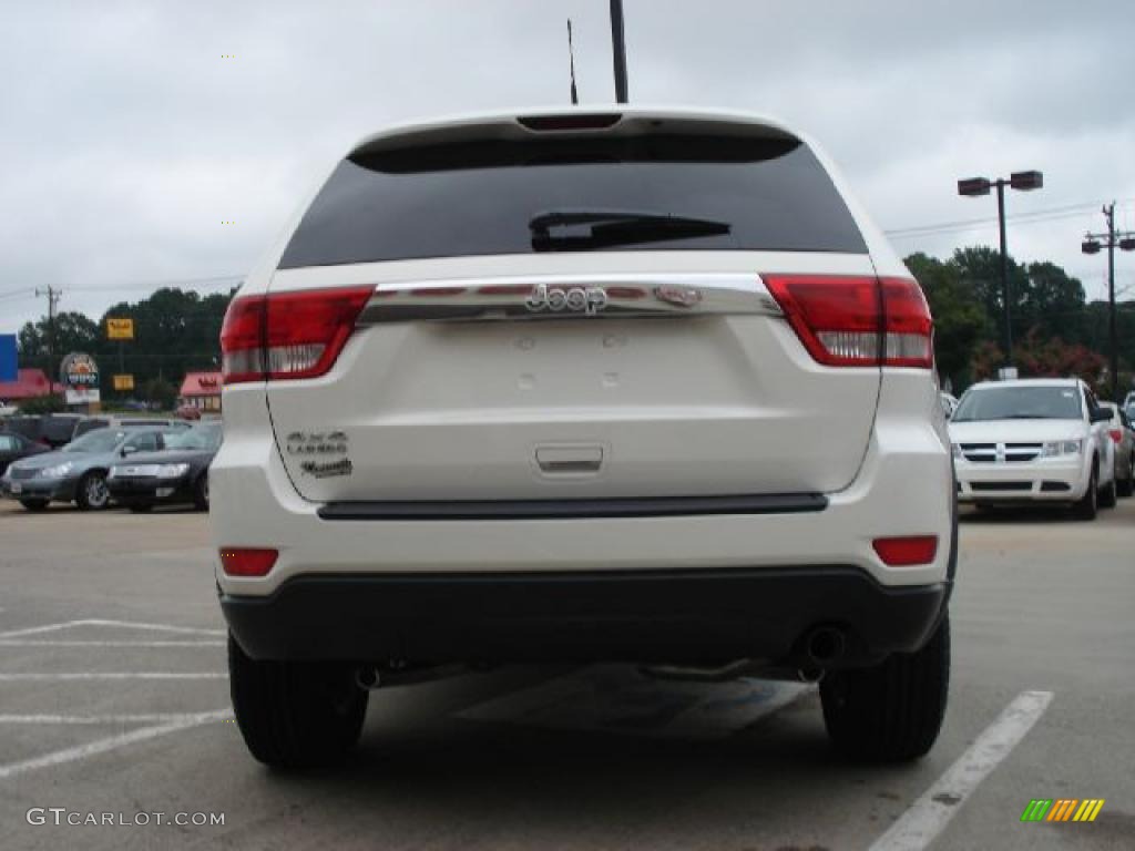 2011 Grand Cherokee Laredo 4x4 - Stone White / Dark Graystone/Medium Graystone photo #4