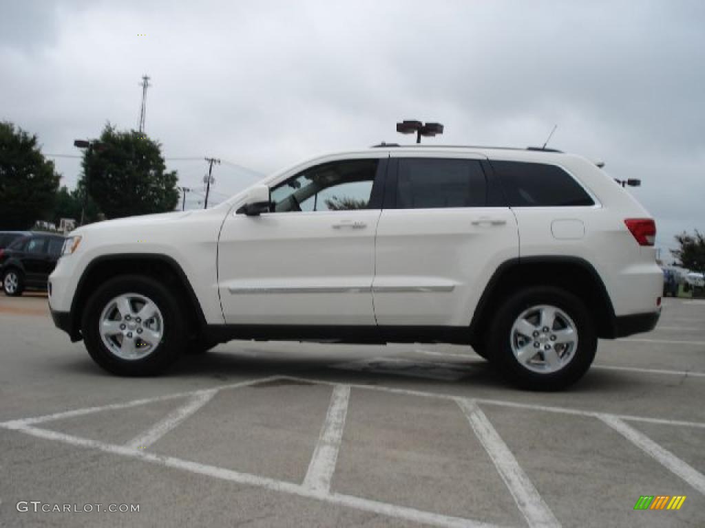 2011 Grand Cherokee Laredo 4x4 - Stone White / Dark Graystone/Medium Graystone photo #6