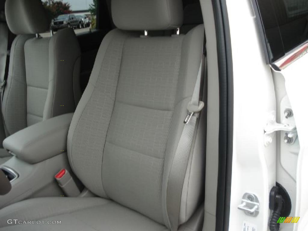 2011 Grand Cherokee Laredo 4x4 - Stone White / Dark Graystone/Medium Graystone photo #9