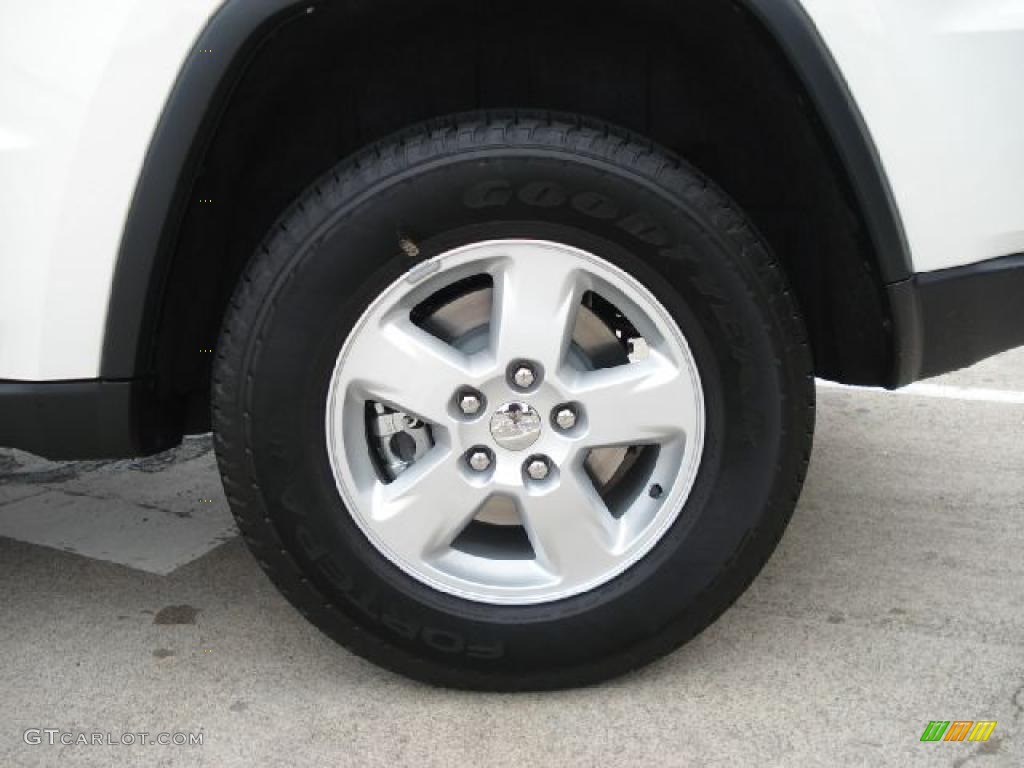 2011 Grand Cherokee Laredo 4x4 - Stone White / Dark Graystone/Medium Graystone photo #15