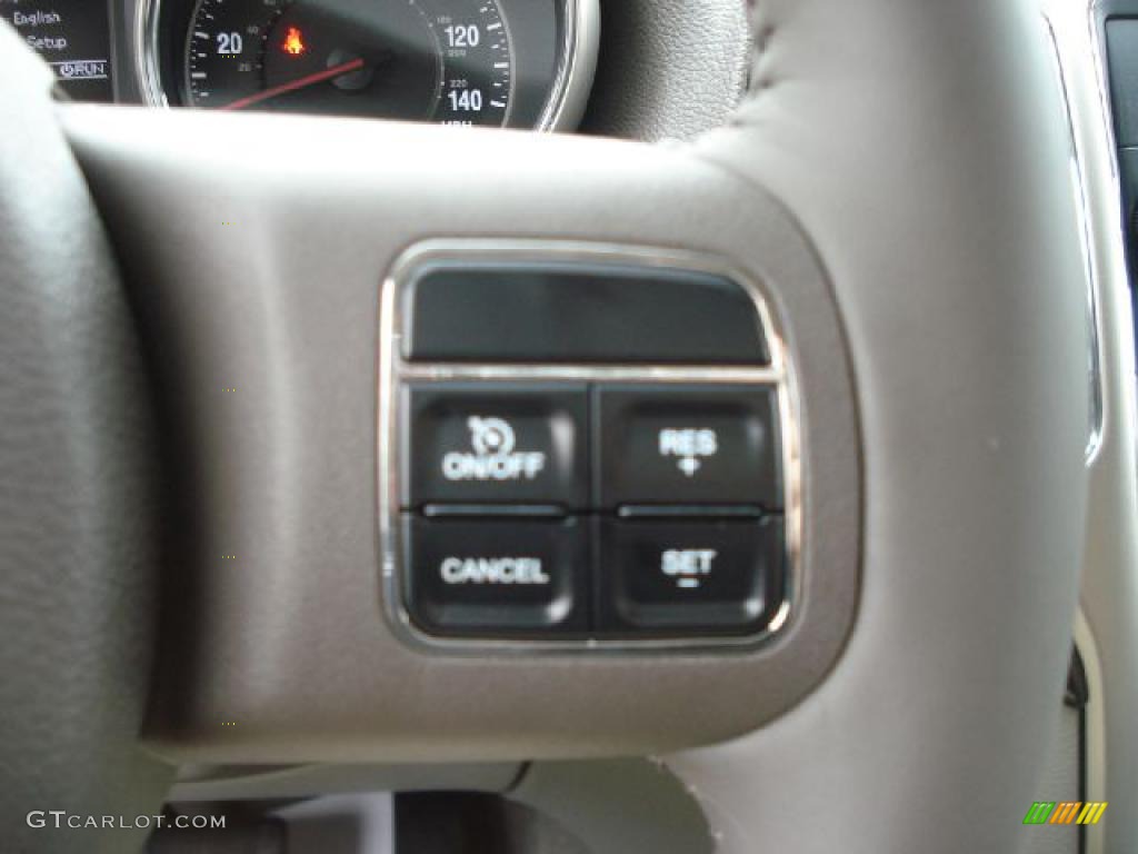 2011 Grand Cherokee Laredo 4x4 - Stone White / Dark Graystone/Medium Graystone photo #21