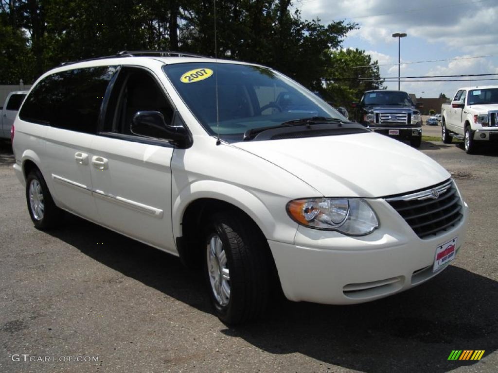 2007 Town & Country Touring - Stone White / Medium Slate Gray photo #7