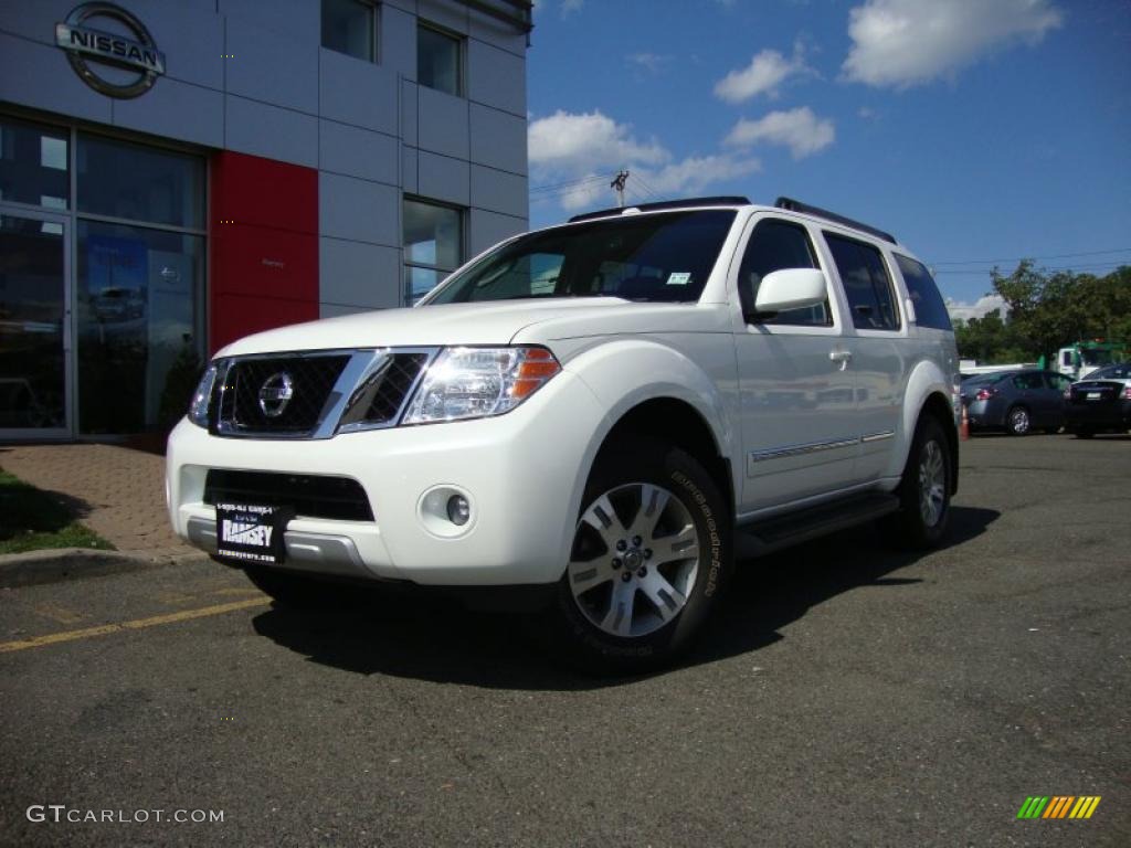 2008 Pathfinder LE 4x4 - Avalanche White / Russet Brown photo #1