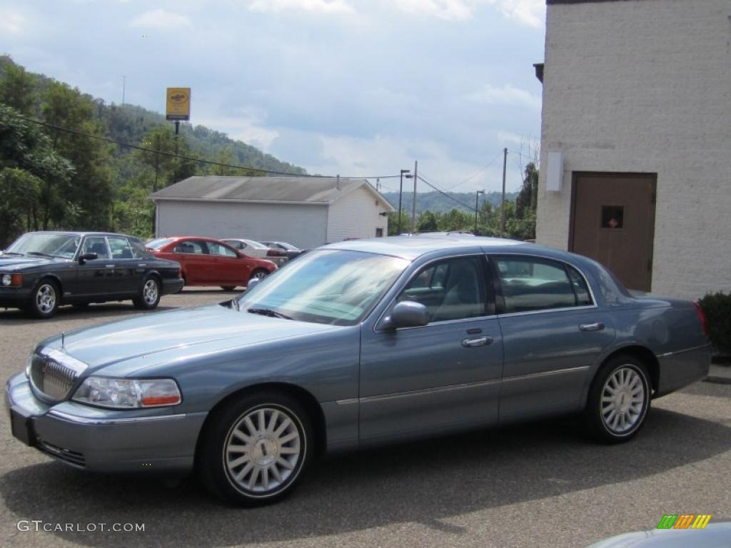 2004 Town Car Ultimate - Medium Steel Blue Metallic / Dark Stone/Medium Light Stone photo #10