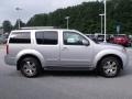 2010 Silver Lightning Metallic Nissan Pathfinder SE  photo #6