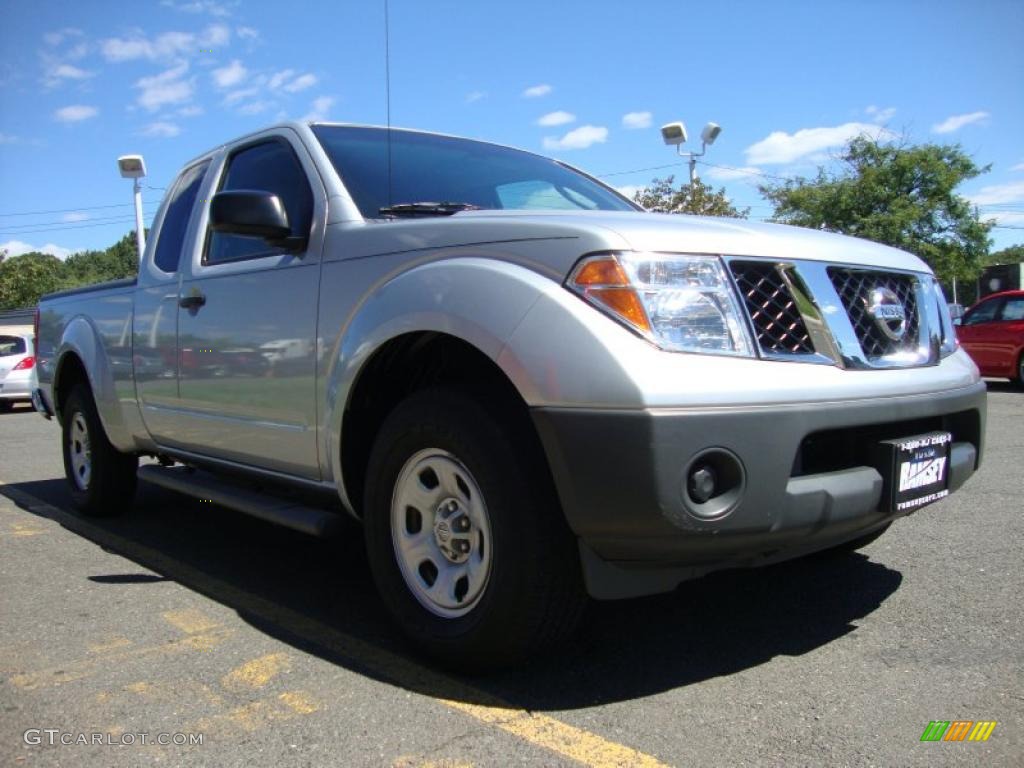 2007 Frontier XE King Cab - Radiant Silver / Steel photo #17