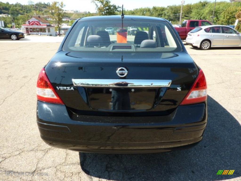 2007 Versa S - Super Black / Charcoal photo #3
