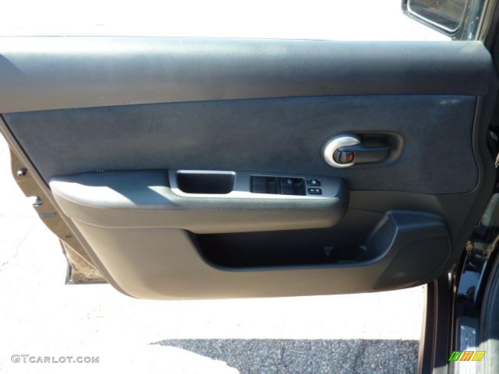 2007 Versa S - Super Black / Charcoal photo #12