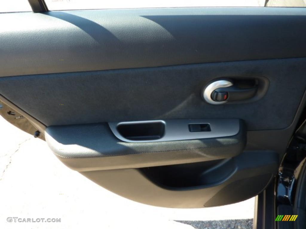 2007 Versa S - Super Black / Charcoal photo #14