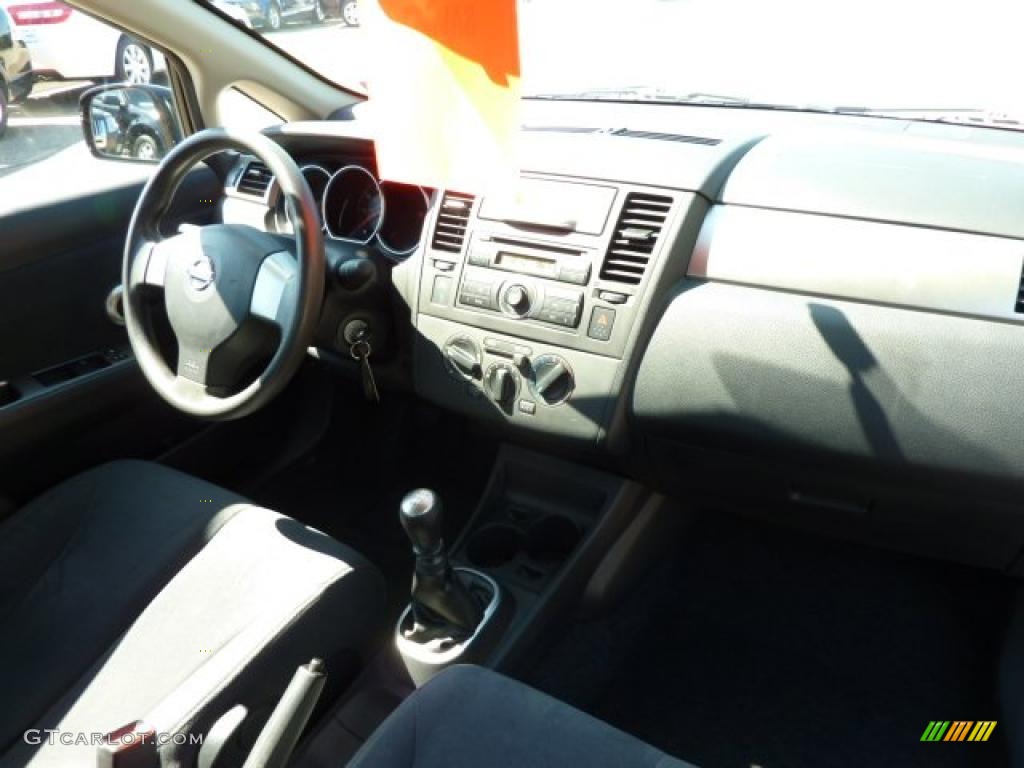 2007 Versa S - Super Black / Charcoal photo #16