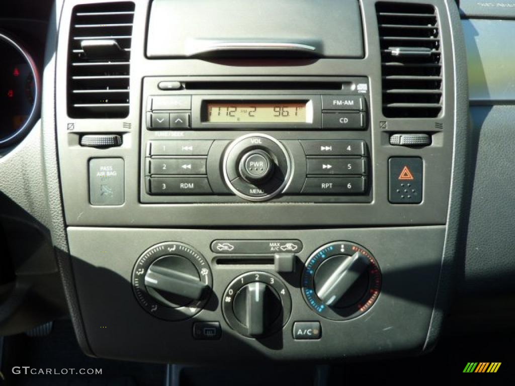 2007 Versa S - Super Black / Charcoal photo #18
