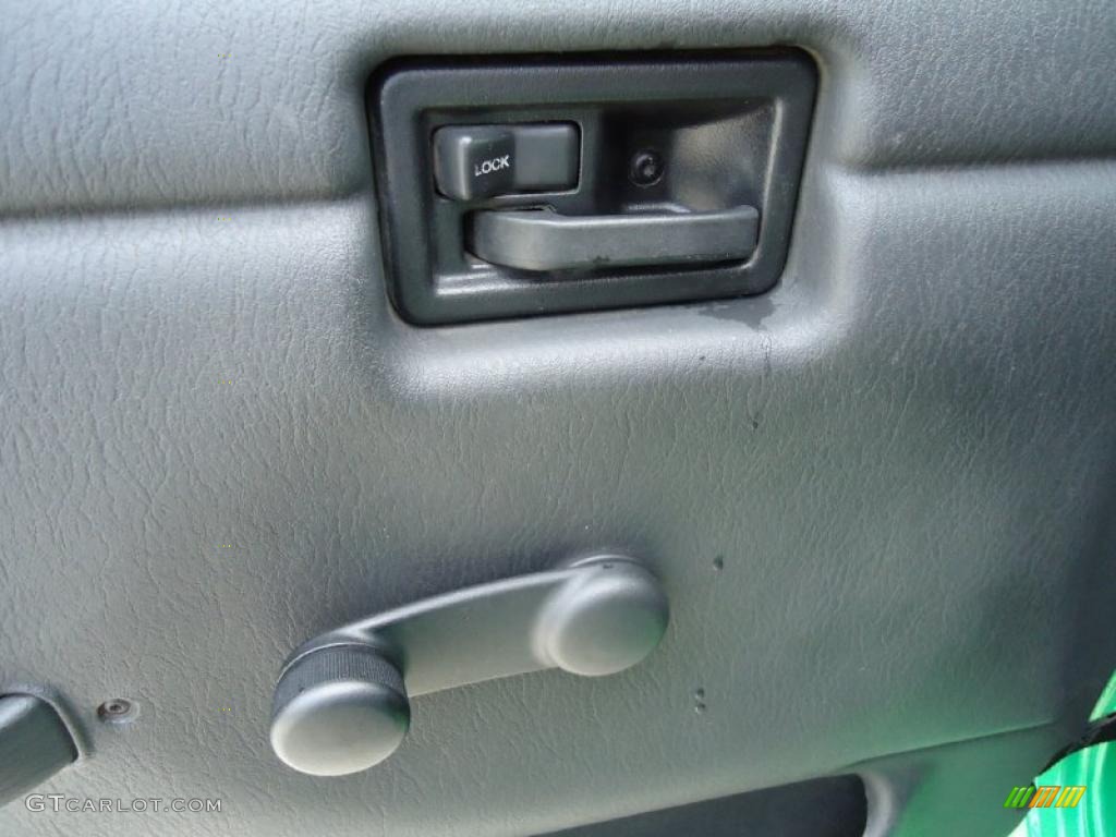 2004 Wrangler Sport 4x4 - Electric Lime Green Pearl / Dark Slate Gray photo #25