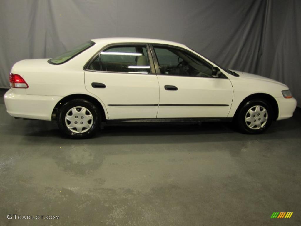 2002 Accord DX Sedan - Taffeta White / Ivory photo #4
