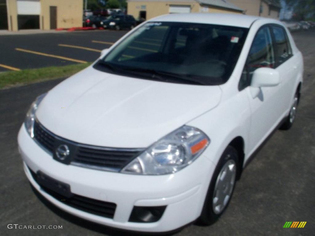 2009 Versa 1.8 S Sedan - Fresh Powder / Charcoal photo #1