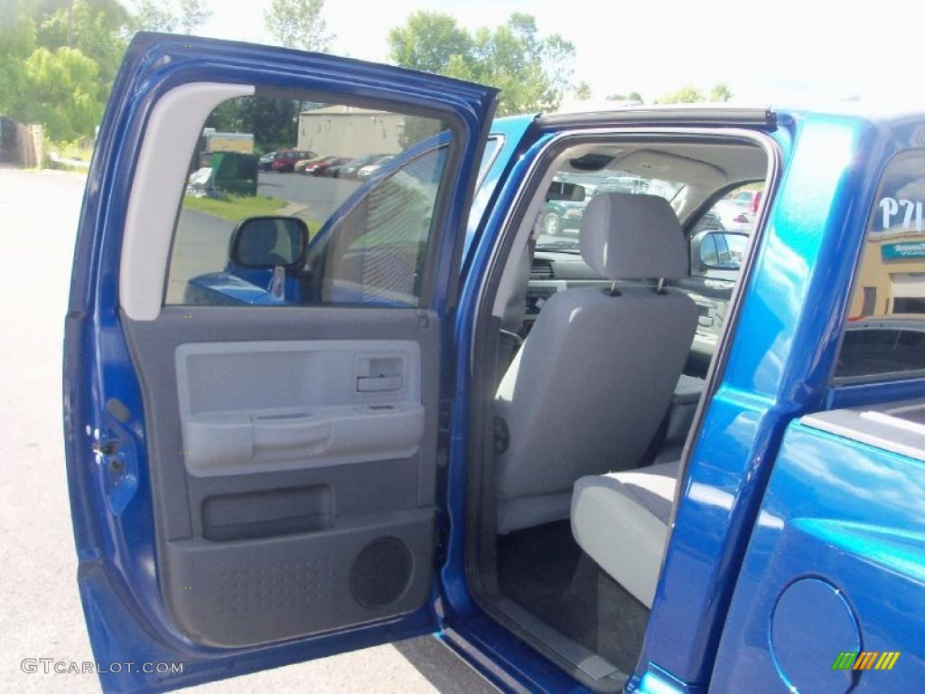 2008 Dakota SLT Crew Cab 4x4 - Electric Blue Pearl / Dark Slate Gray/Medium Slate Gray photo #16