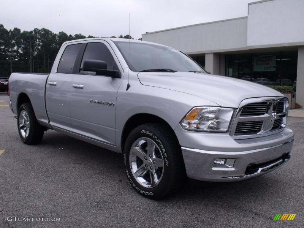 2011 Ram 1500 Big Horn Quad Cab 4x4 - Bright Silver Metallic / Dark Slate Gray/Medium Graystone photo #2