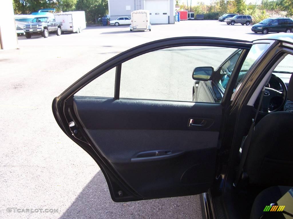 2004 MAZDA6 i Sedan - Onyx Black / Black photo #15