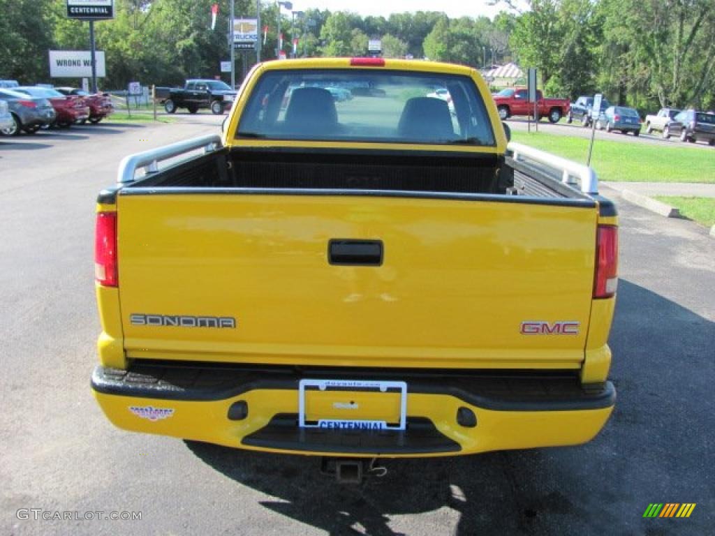 2003 Sonoma SLS Extended Cab 4x4 - Flame Yellow / Graphite photo #3