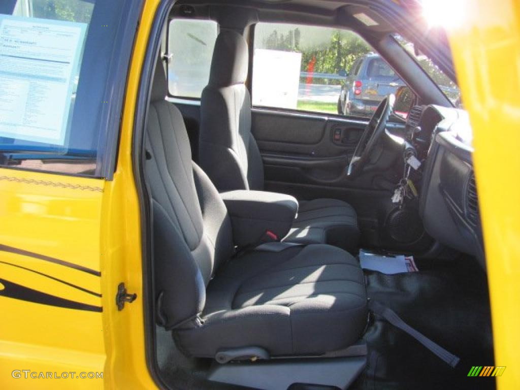 2003 Sonoma SLS Extended Cab 4x4 - Flame Yellow / Graphite photo #6