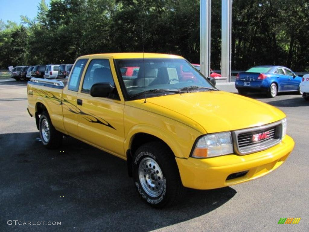 2003 Sonoma SLS Extended Cab 4x4 - Flame Yellow / Graphite photo #11