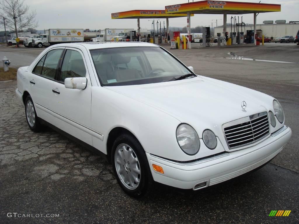 1999 E 320 Sedan - Glacier White / Parchment photo #4