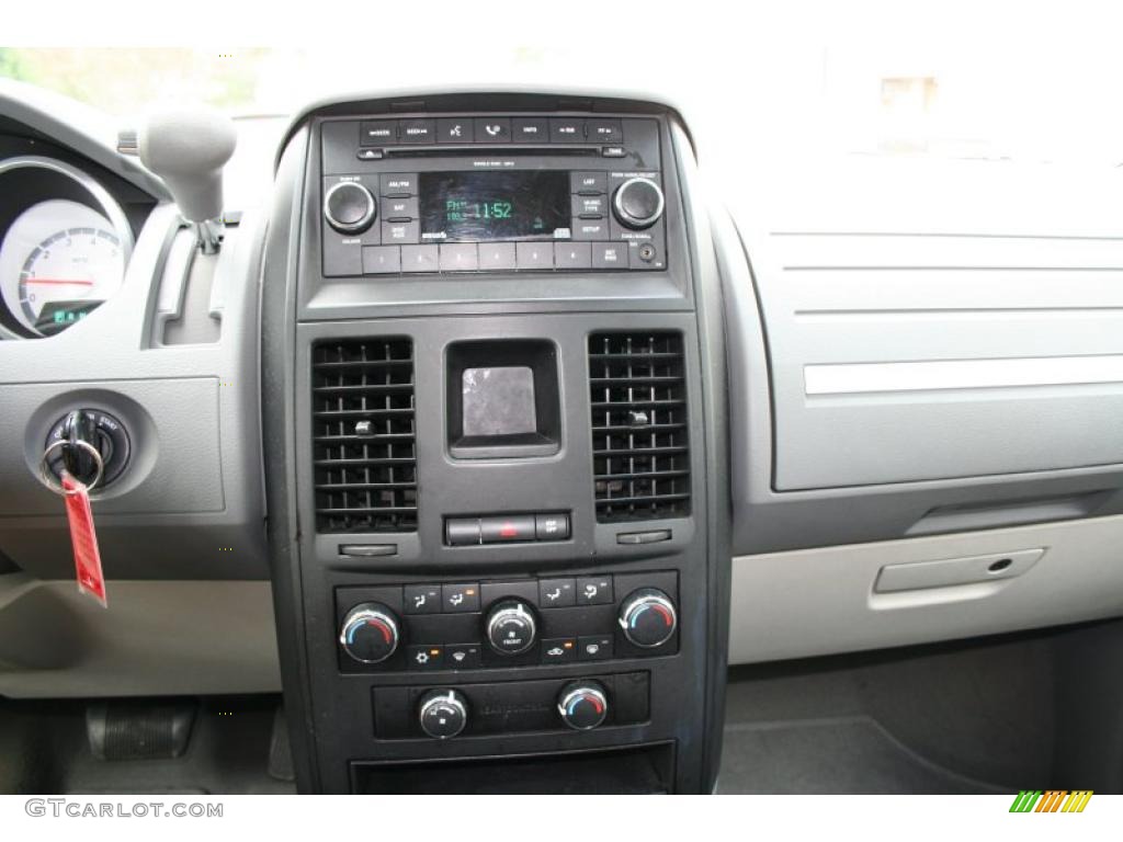 2009 Grand Caravan SE - Inferno Red Crystal Pearl / Medium Slate Gray/Light Shale photo #25