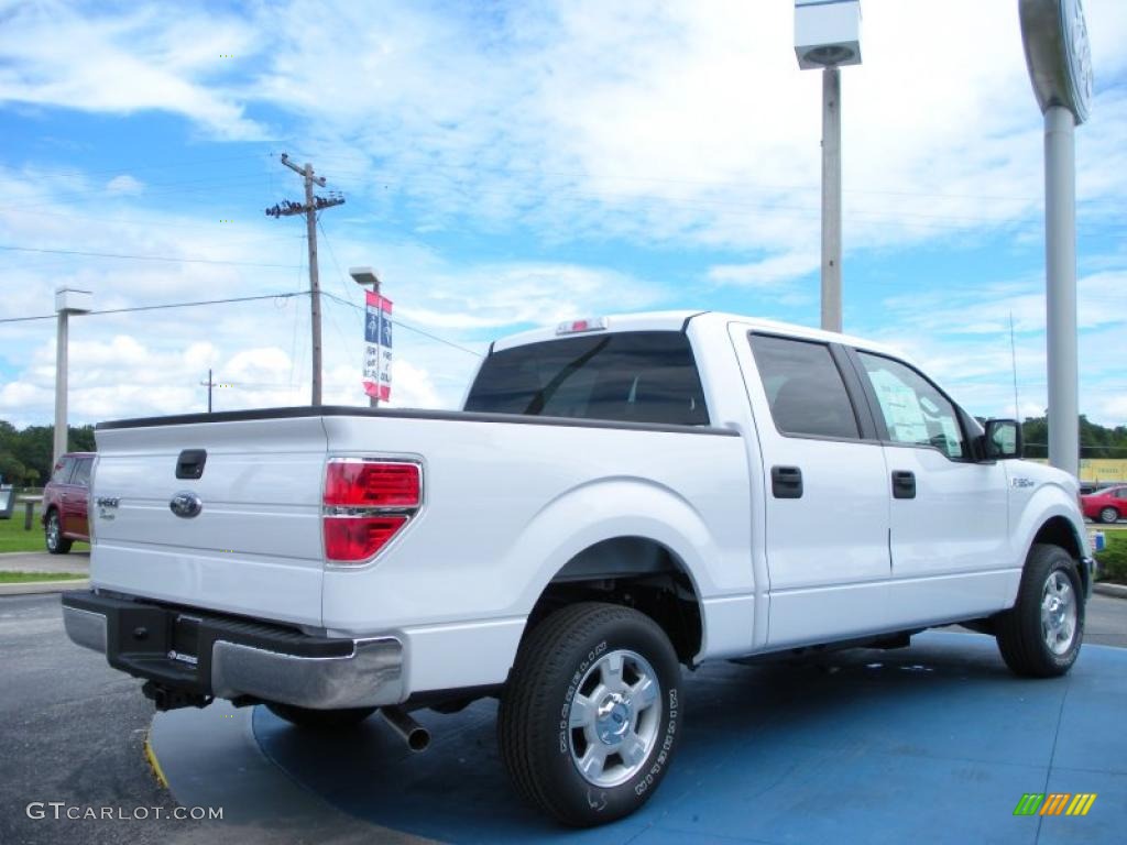 2010 F150 XLT SuperCrew - Oxford White / Medium Stone photo #3