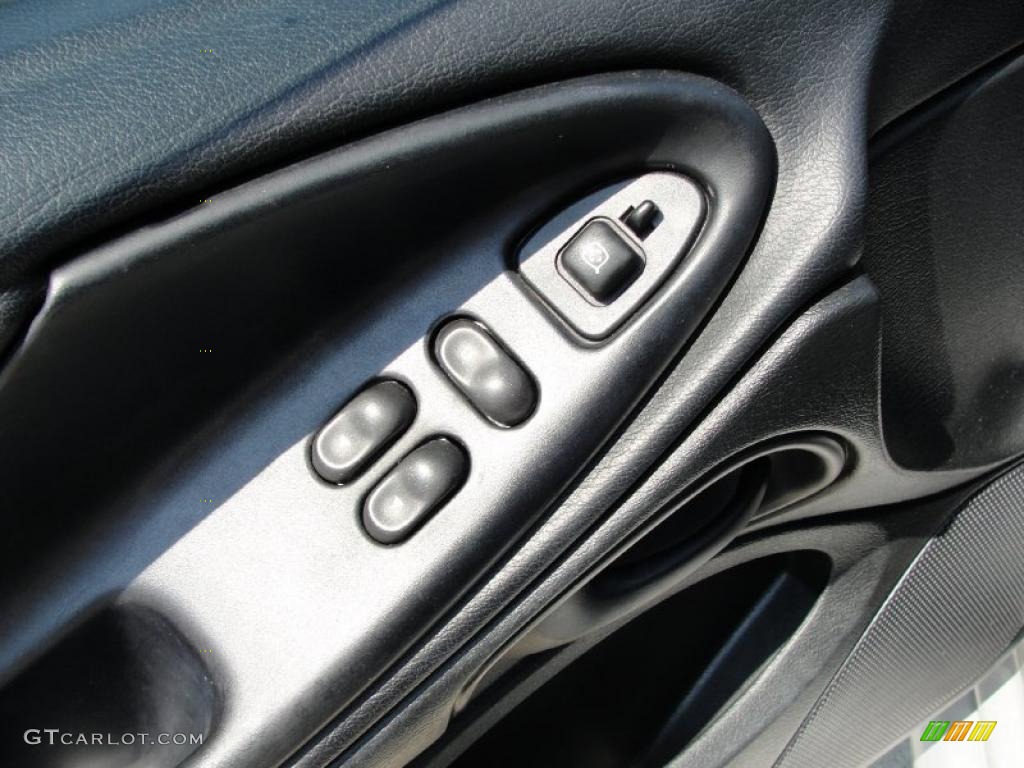1998 Mustang V6 Coupe - Silver Metallic / Black photo #26