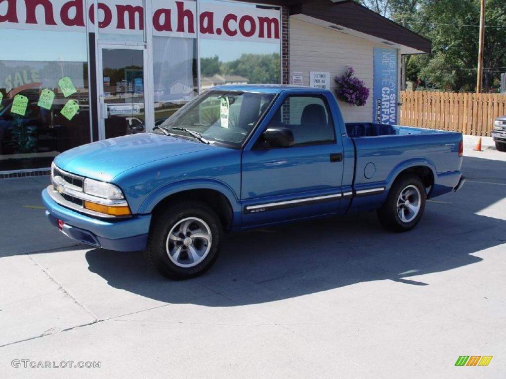 2000 S10 LS Regular Cab - Space Blue Metallic / Graphite photo #2