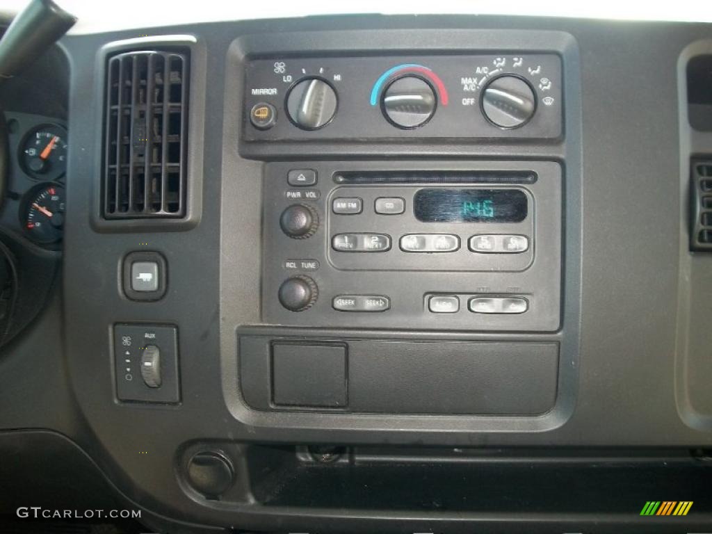 2003 Express 1500 Passenger Conversion Van - Sandalwood Metallic / Medium Dark Pewter photo #13