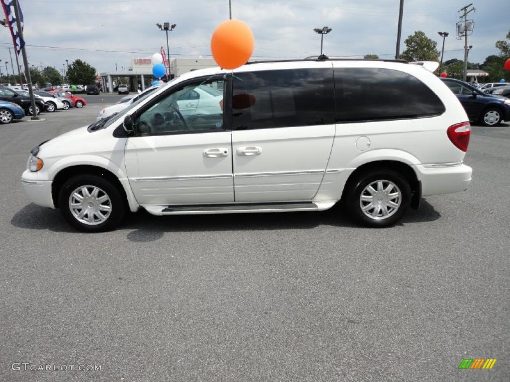 2005 Town & Country Touring - Stone White / Medium Slate Gray photo #2