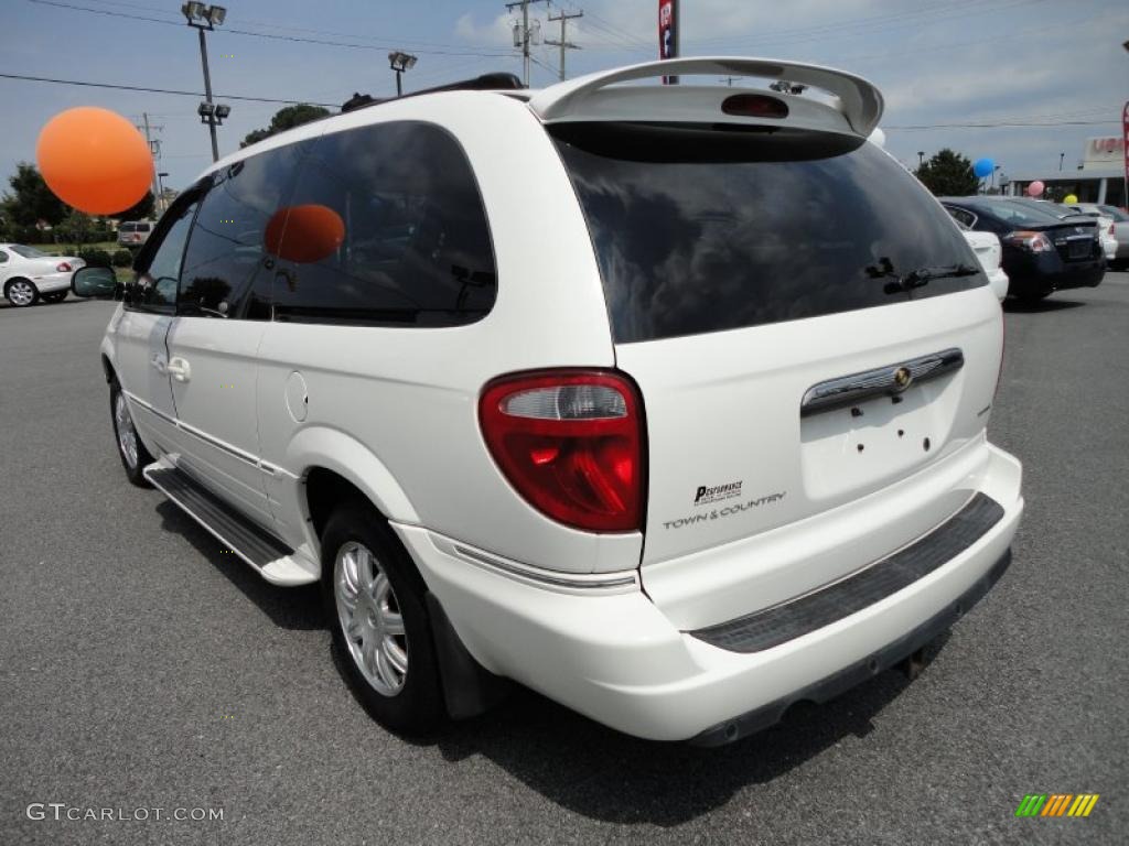 2005 Town & Country Touring - Stone White / Medium Slate Gray photo #3