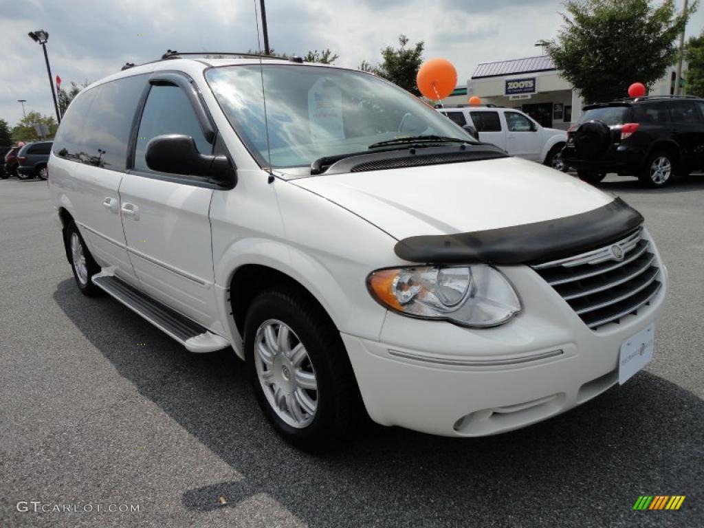 2005 Town & Country Touring - Stone White / Medium Slate Gray photo #7