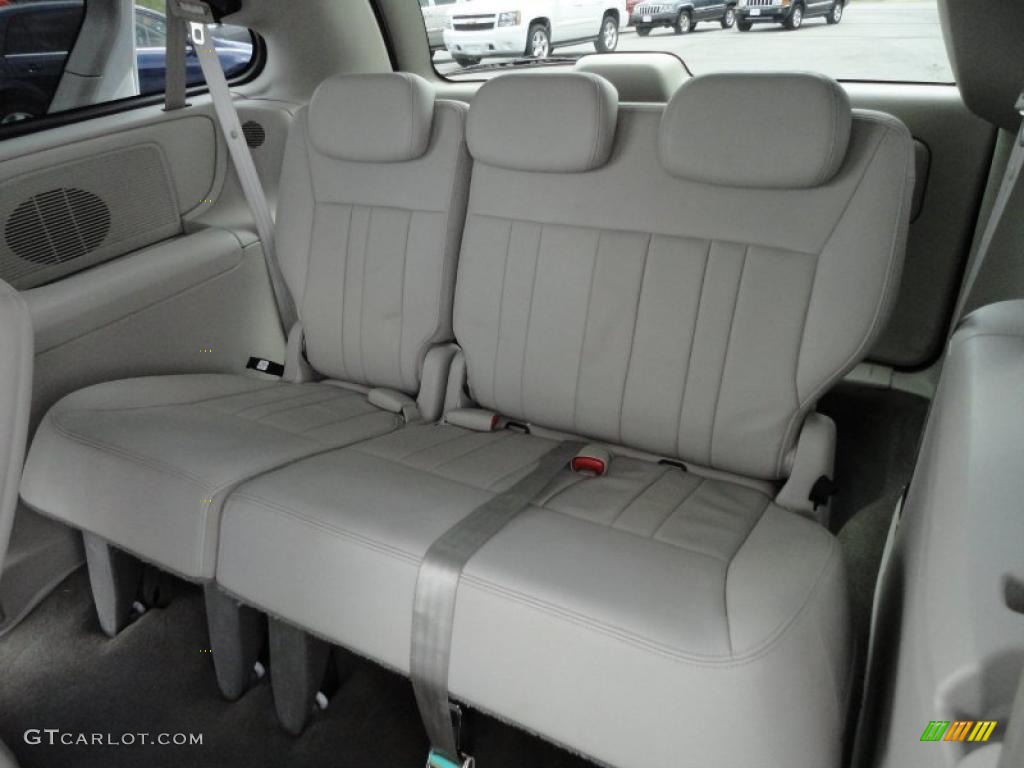 2005 Town & Country Touring - Stone White / Medium Slate Gray photo #9