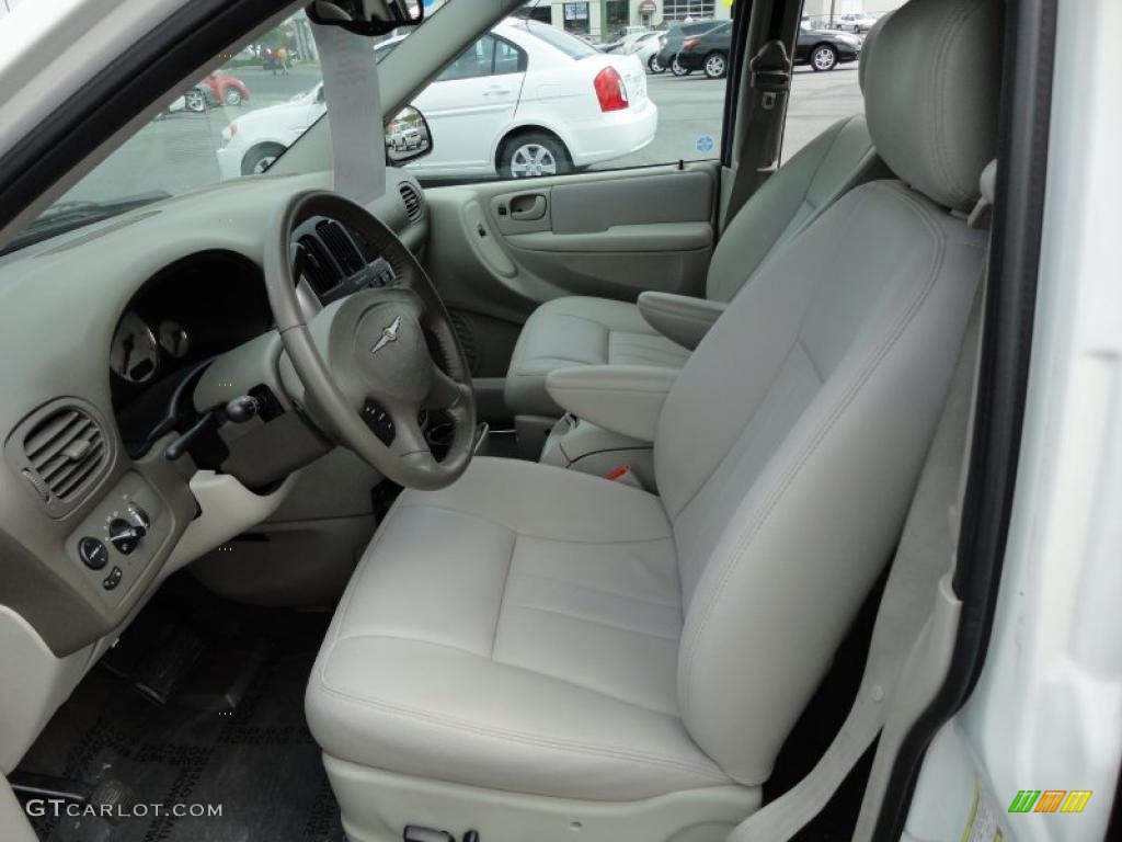 2005 Town & Country Touring - Stone White / Medium Slate Gray photo #13