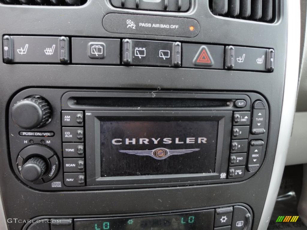 2005 Town & Country Touring - Stone White / Medium Slate Gray photo #15