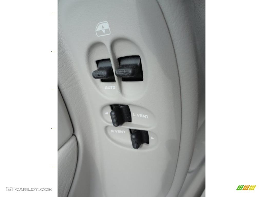 2005 Town & Country Touring - Stone White / Medium Slate Gray photo #18