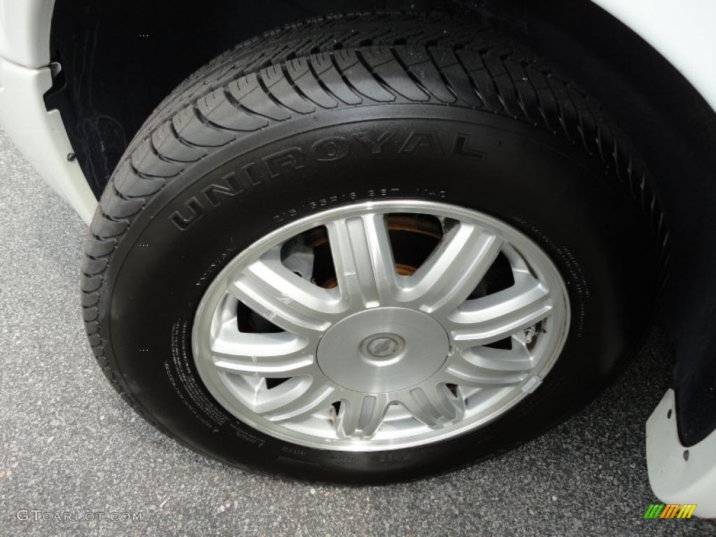 2005 Town & Country Touring - Stone White / Medium Slate Gray photo #19