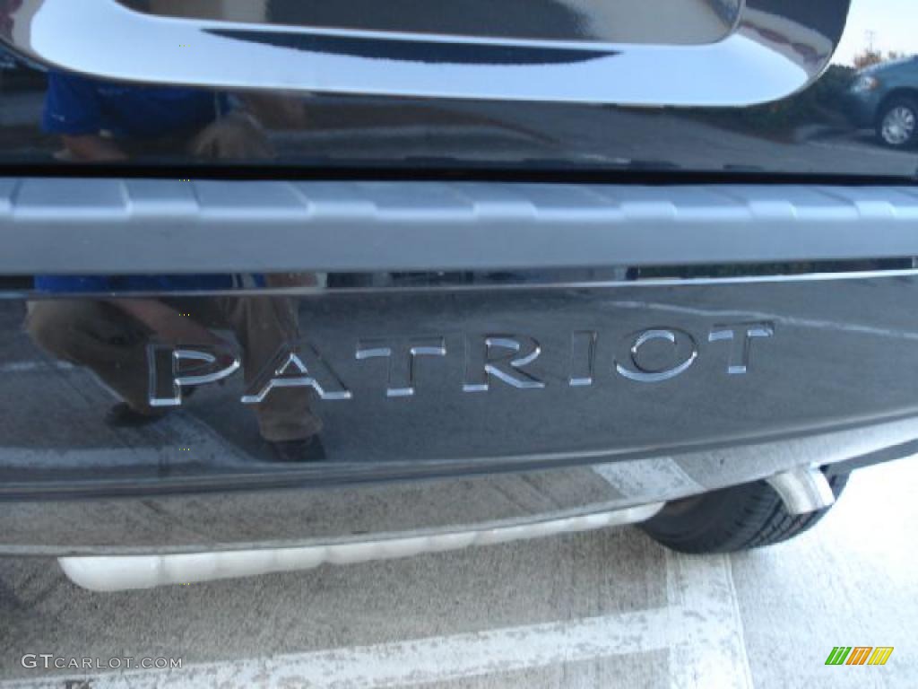 2010 Patriot Sport - Brilliant Black Crystal Pearl / Dark Slate Gray photo #14