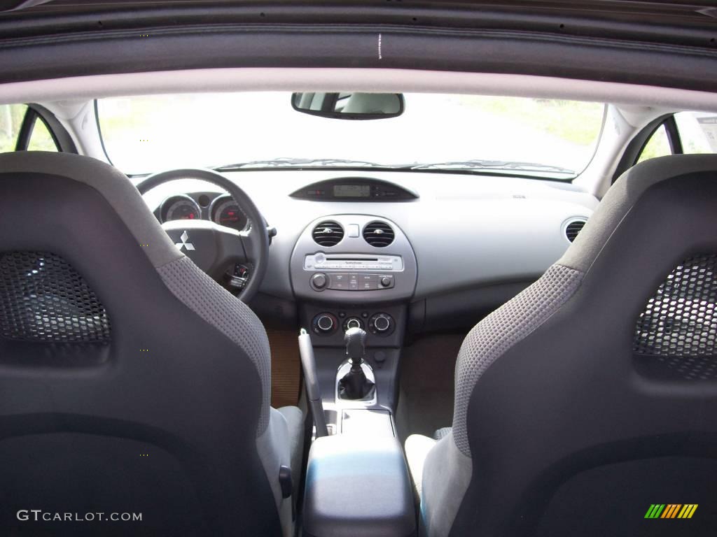2009 Eclipse GT Coupe - Quicksilver Pearl / Medium Gray photo #24