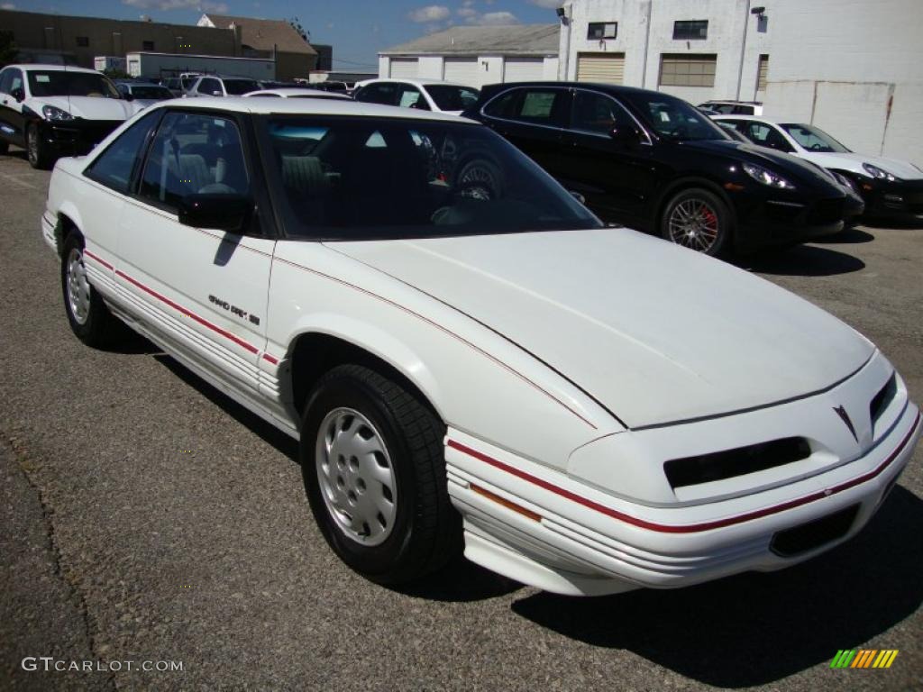 1993 Grand Prix SE Coupe - Bright White / Gray photo #4
