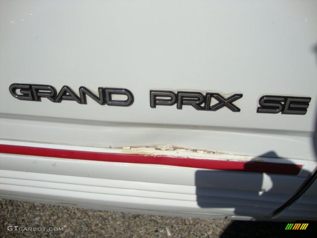 1993 Grand Prix SE Coupe - Bright White / Gray photo #26