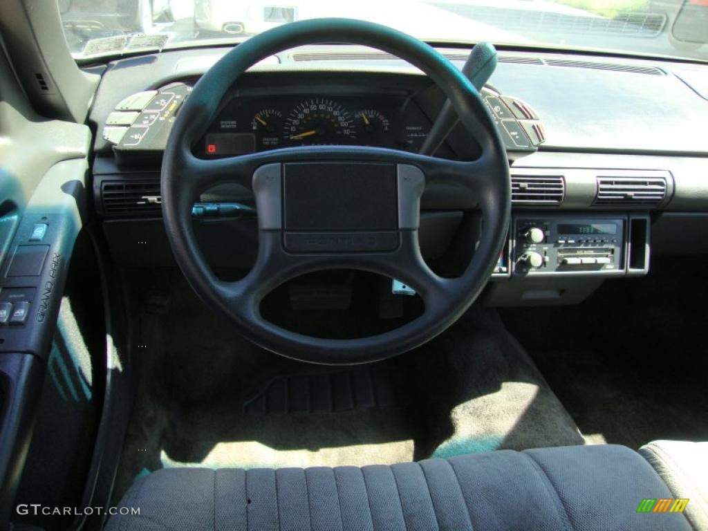 1993 Grand Prix SE Coupe - Bright White / Gray photo #37