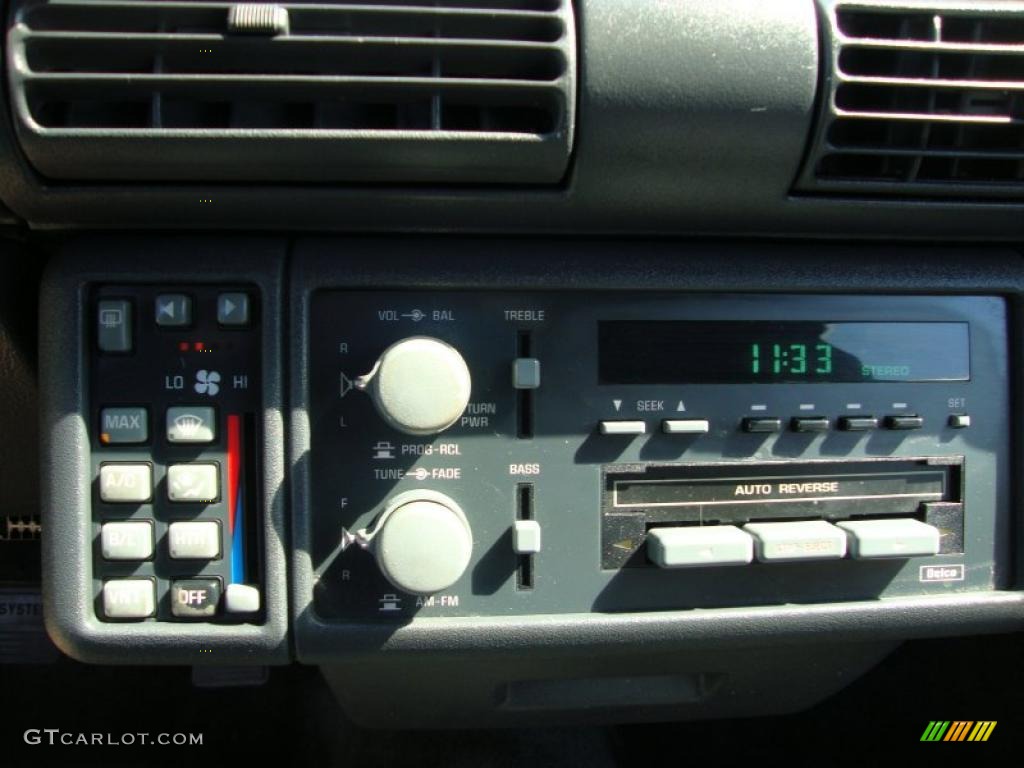 1993 Grand Prix SE Coupe - Bright White / Gray photo #39