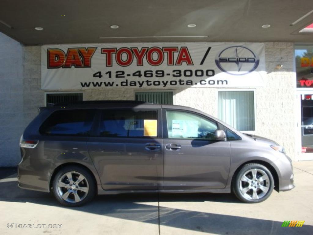 2011 Sienna SE - Predawn Gray Mica / Dark Charcoal photo #1
