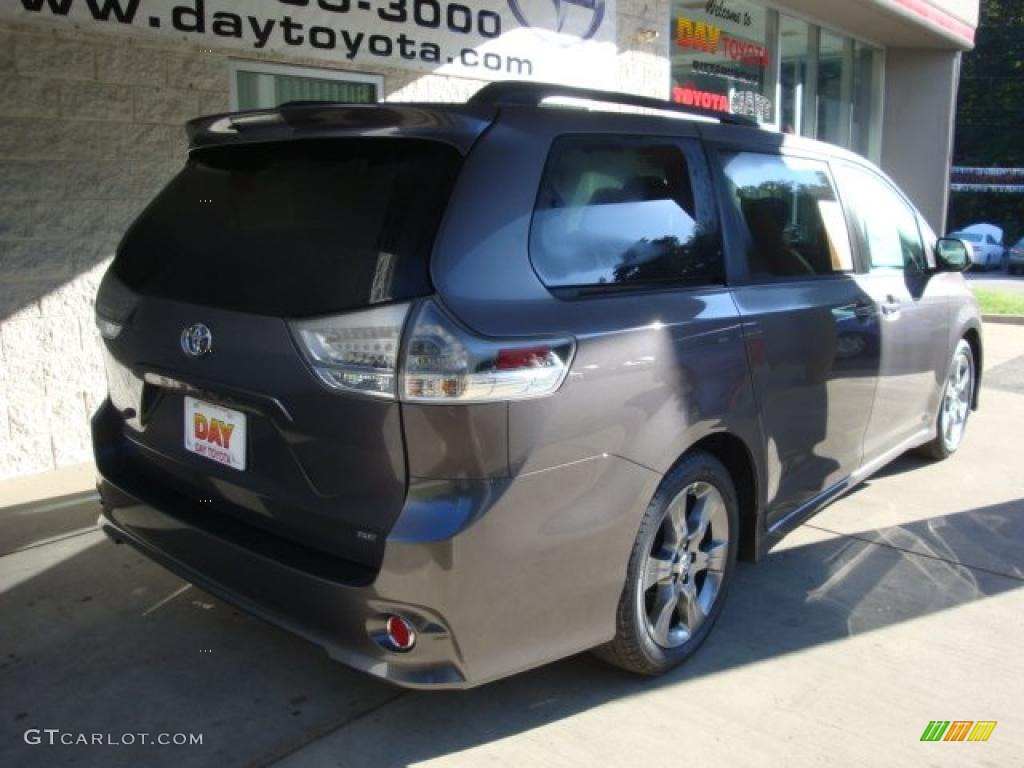 2011 Sienna SE - Predawn Gray Mica / Dark Charcoal photo #2