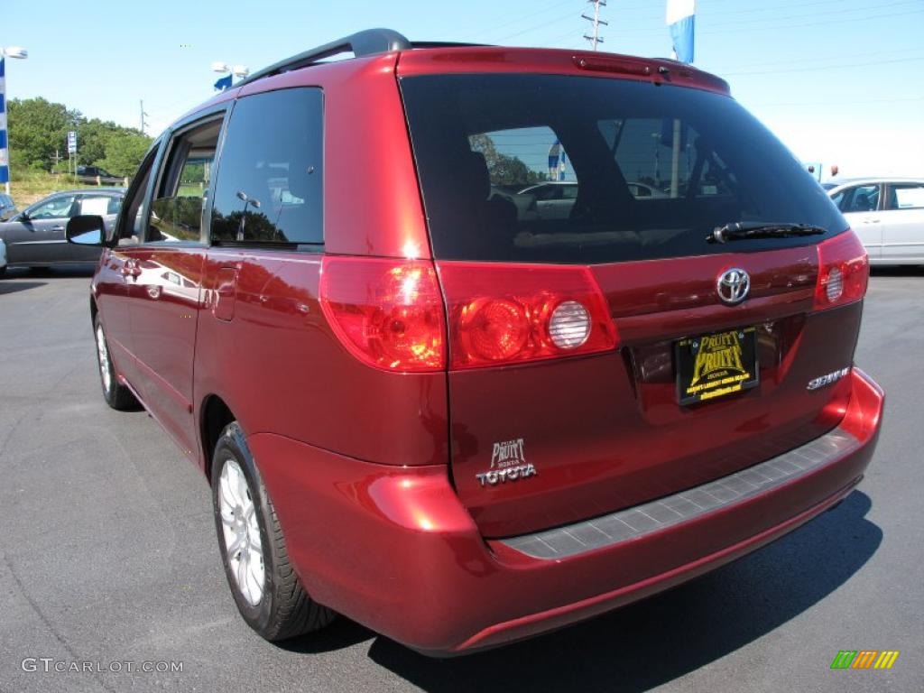 2008 Sienna LE - Salsa Red Pearl / Fawn photo #2